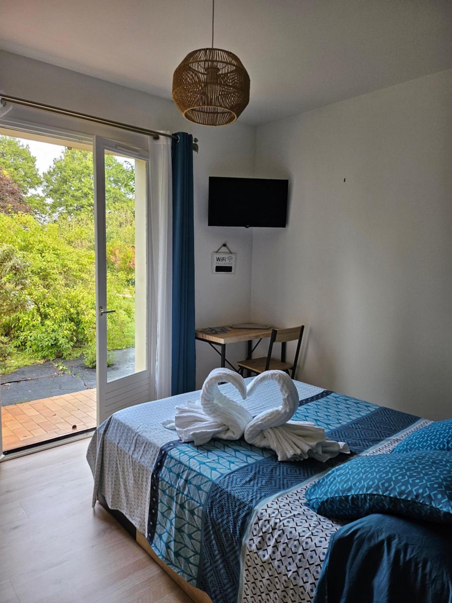 Les Chambres D'Estelle Guécélard Δωμάτιο φωτογραφία